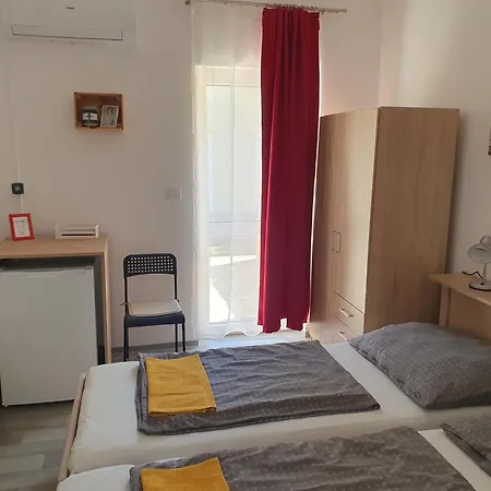 Fonix Ueduelohaz Πανσιόν *