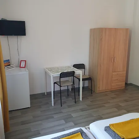 Fonix Ueduelohaz Πανσιόν *