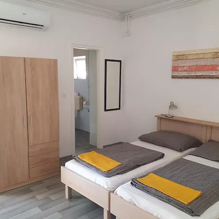 Πανσιόν Fonix Ueduelohaz *