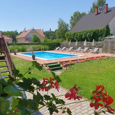 Pensjonat Fonix Ueduelohaz Zamárdi