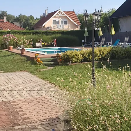 Πανσιόν Fonix Ueduelohaz *