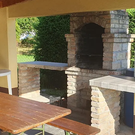 Πανσιόν Fonix Ueduelohaz Zamárdi