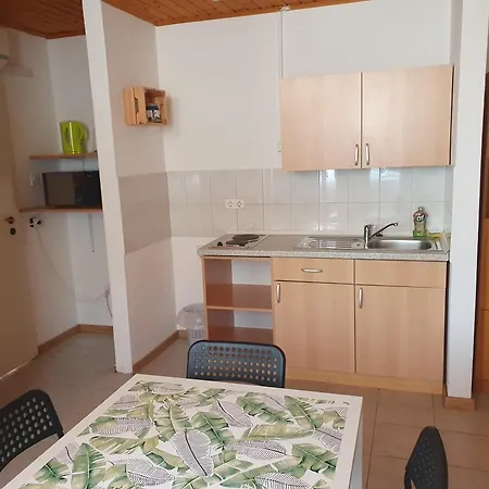 Fonix Ueduelohaz Πανσιόν *